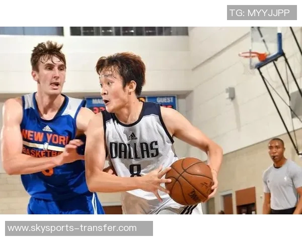 姚明在美国封面上展现篮球巨星风采与文化交流的精彩瞬间