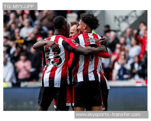 德甲激战：里昂逆转曼联红牌事件引发全场热议与争议