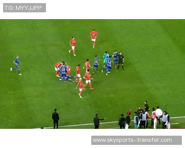 中超大战：拜仁大胜巴黎红牌事件引发全场热议战术解析