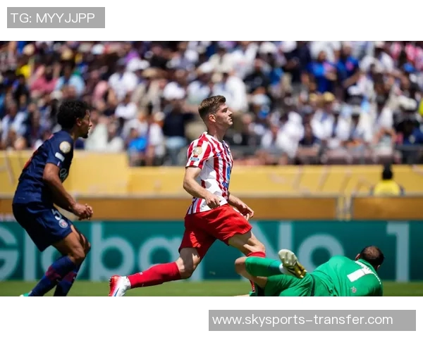 英超激战：拜仁3-0马竞帽子戏法引发争议判罚全场沸腾