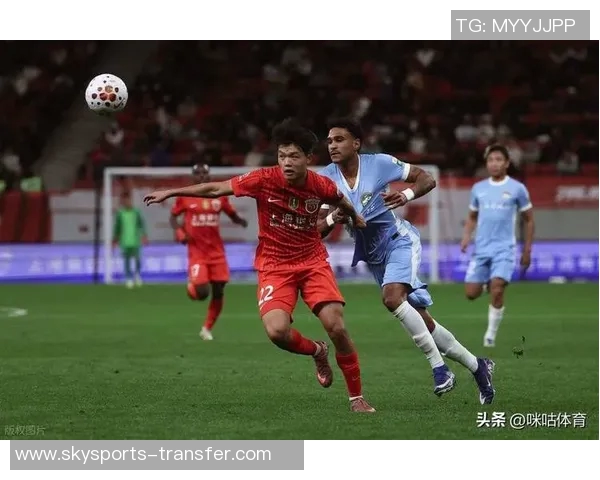 中超激战巴萨与曼联战成平局精彩瞬间引发全场热烈反响分析