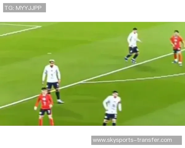 德甲激战曼联与里昂互交白卷乌龙球瞬间点燃全场气氛